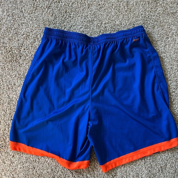 New Balance athletic shorts. Like new. Pockets. Elastic waist. Size Large. - Picture 4 of 9